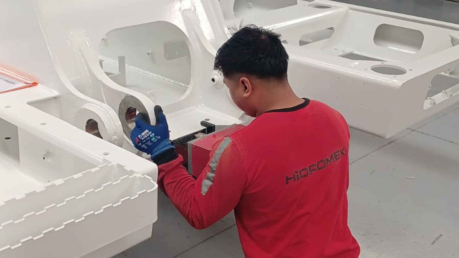 HİDROMEK Marks Heavy Machinery Chassis Serial Numbers with Dotpeenator