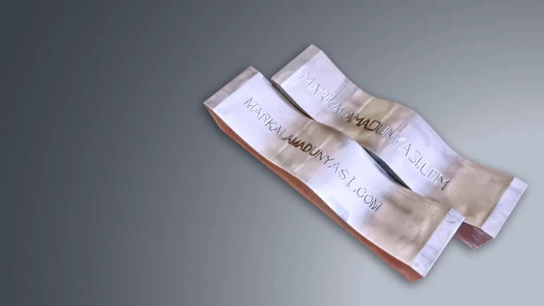 Eğimli yüzey üzerine derin markalama çalışması